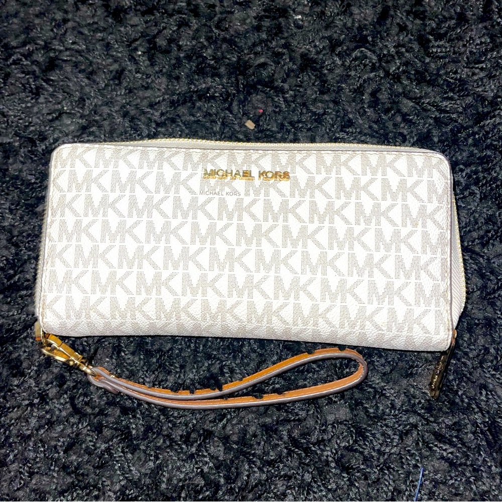 ❌SOLD❌ Michael Kors wallet